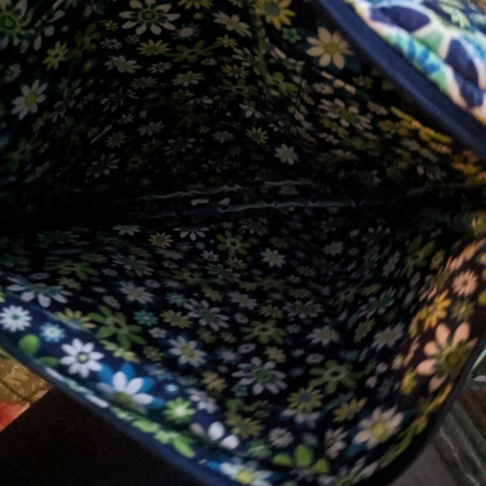 Vera Bradley crossbody - Picture 3 of 3